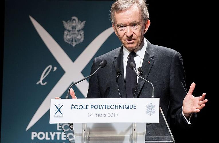 LVMH Chairman Arnault Warns: 'We Must Be Wary of Metaverse Bubbles'