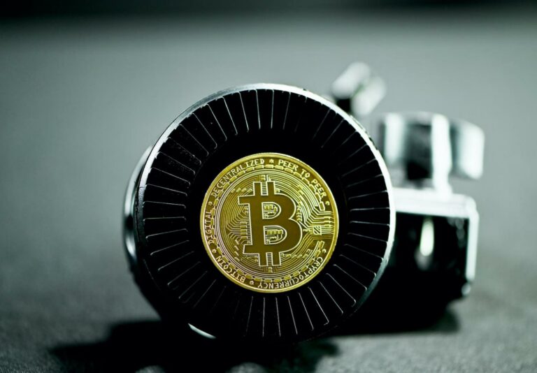 Bitcoin Miners Are Under Severe Financial Stress, About 78,200 BTC in Reserves Are at Risk of Selling