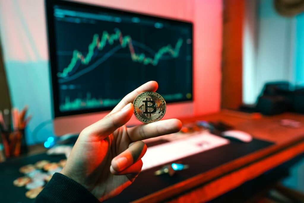 BTC Dropped to 28,000 US Dollars, Does It Mark the Bottom?