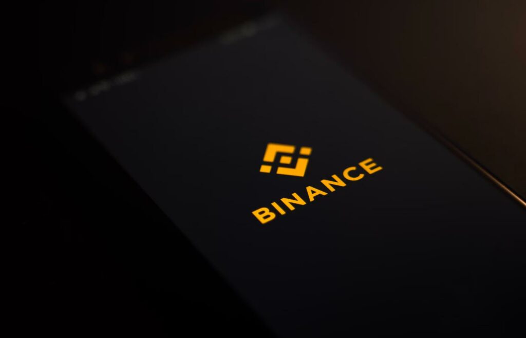 Binance Faces a Series of Challenges: Executive Departures, Asset Outflows, and Legal Scrutiny